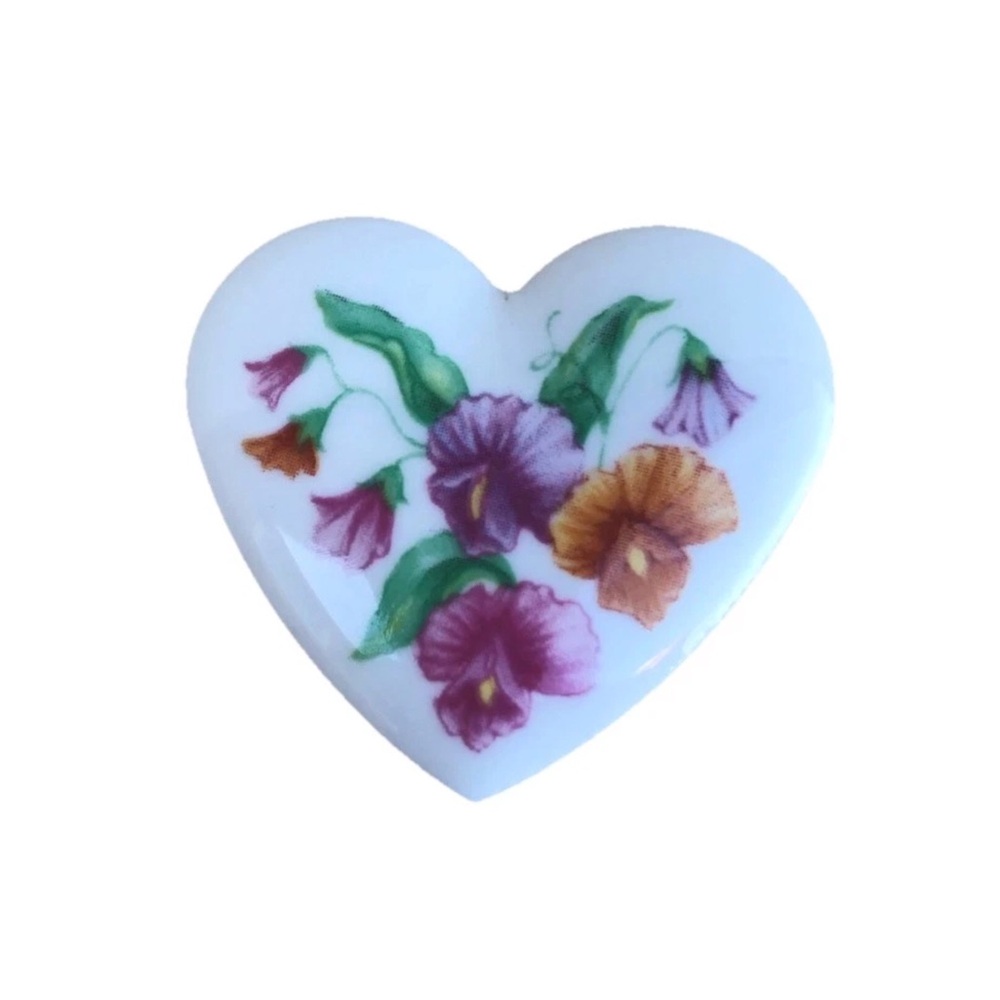 Vintage Avon April Sweet Pea Birthday Bouquet Heart Pin Brooch w/ Box 1987
